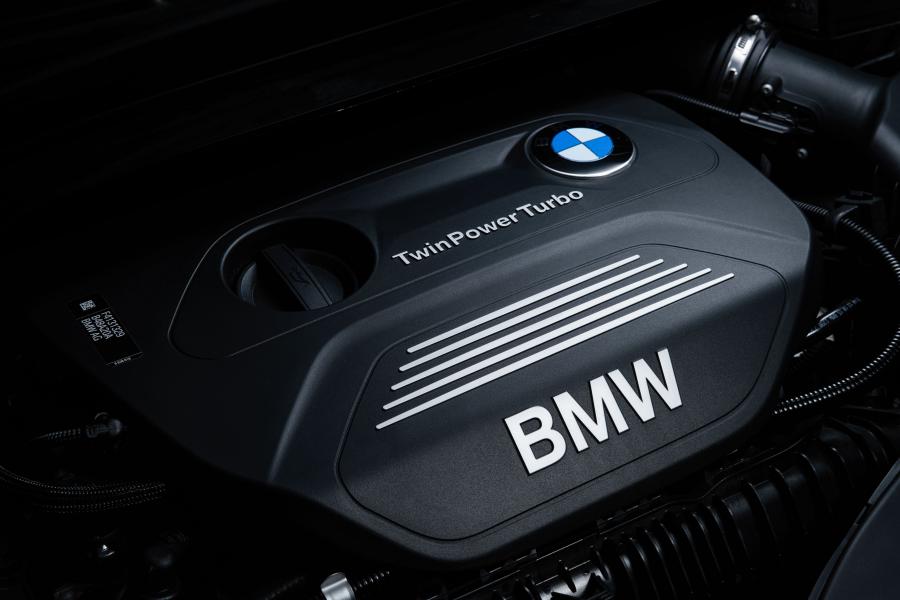 Моторный отсек BMW 220i Active Tourer Luxury Line 2016 года  (CN) (фото 32 из 34)